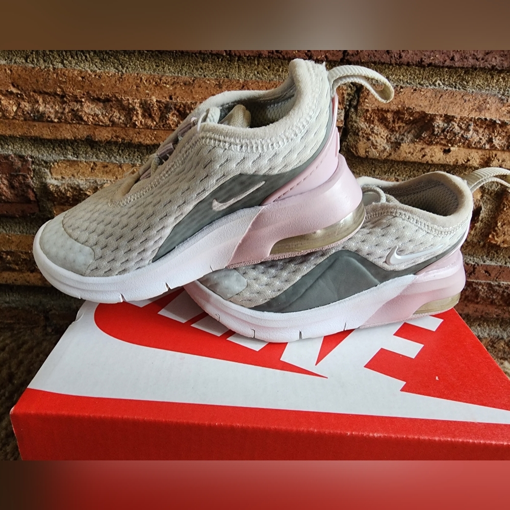 Nike Air Max Motion 2 TDE Trainers 5C